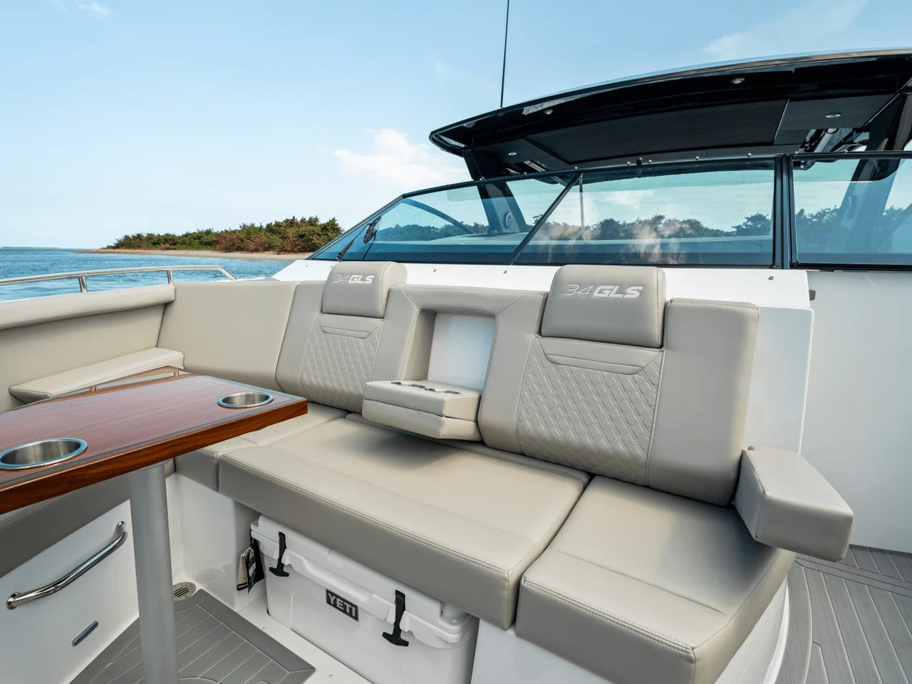 2027 Cruisers Yachts 34 GLS Outboard 34.0 feet, Clearwater, Florida #114