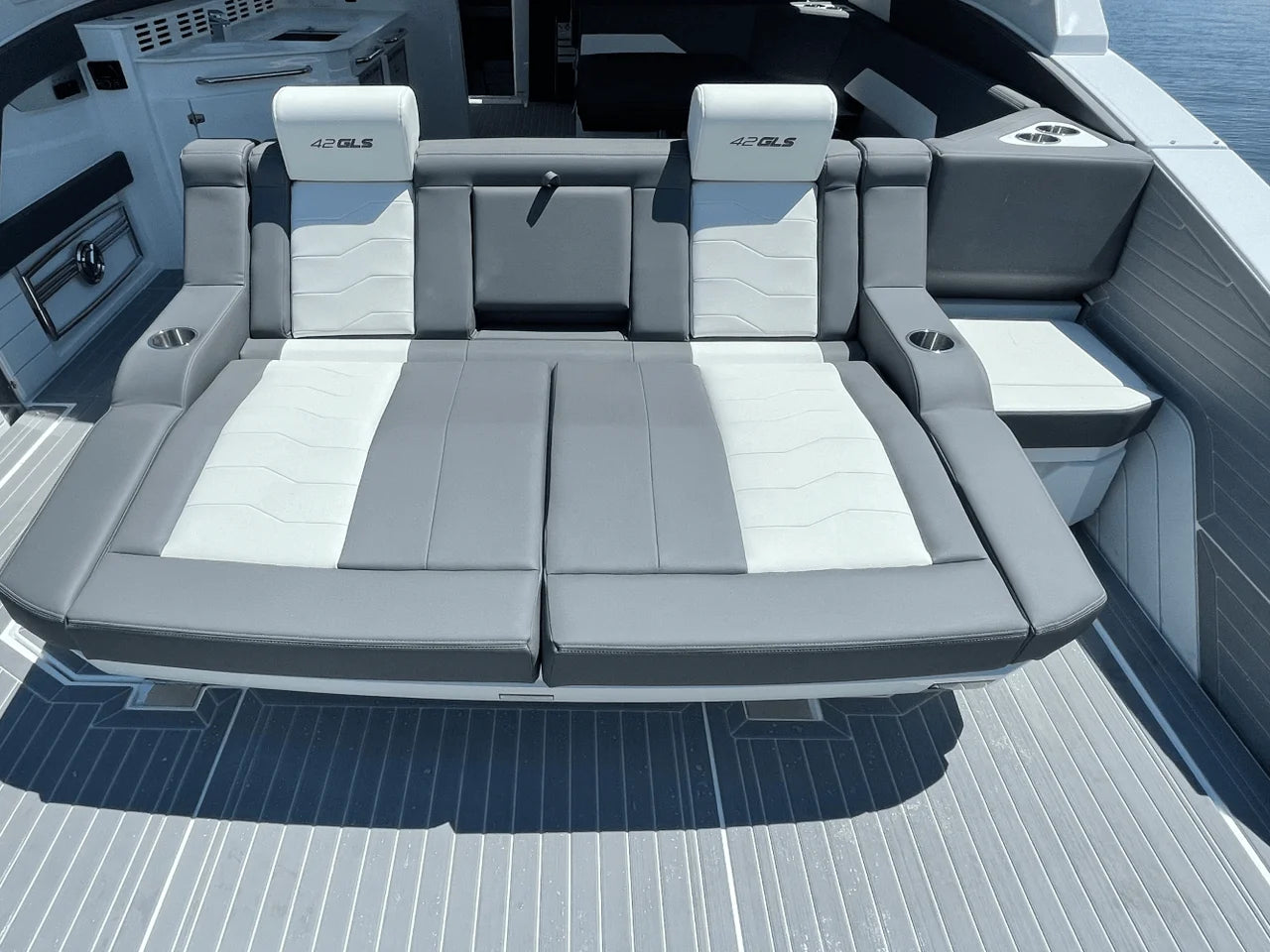 2027 Cruisers Yachts 42 GLS 42.0 feet, Clearwater, Florida #4