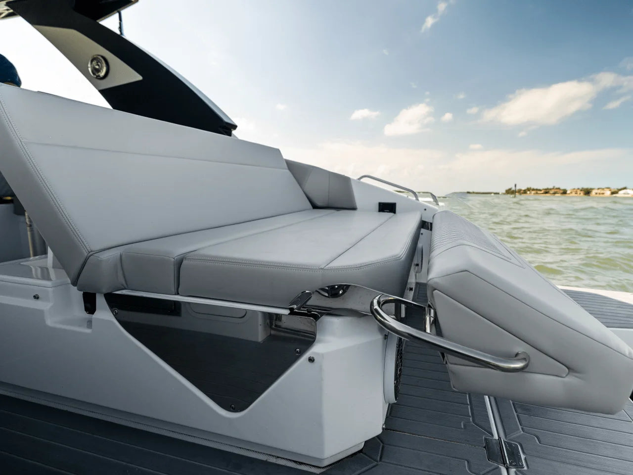 2027 Cruisers Yachts 34 GLS Outboard 34.0 feet, Clearwater, Florida #127
