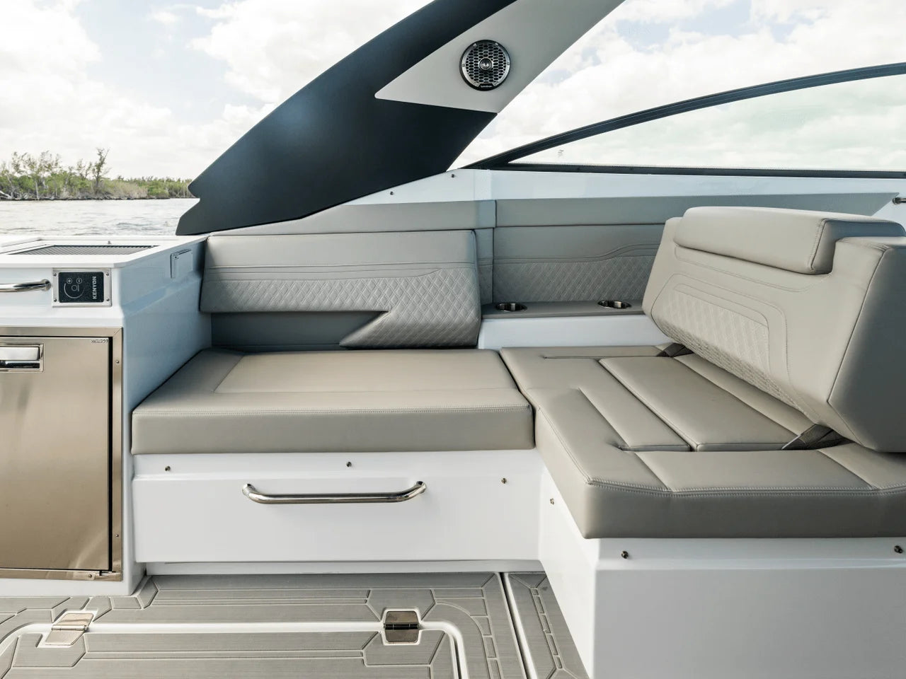 2027 Cruisers Yachts 34 GLS Outboard 34.0 feet, Clearwater, Florida #91