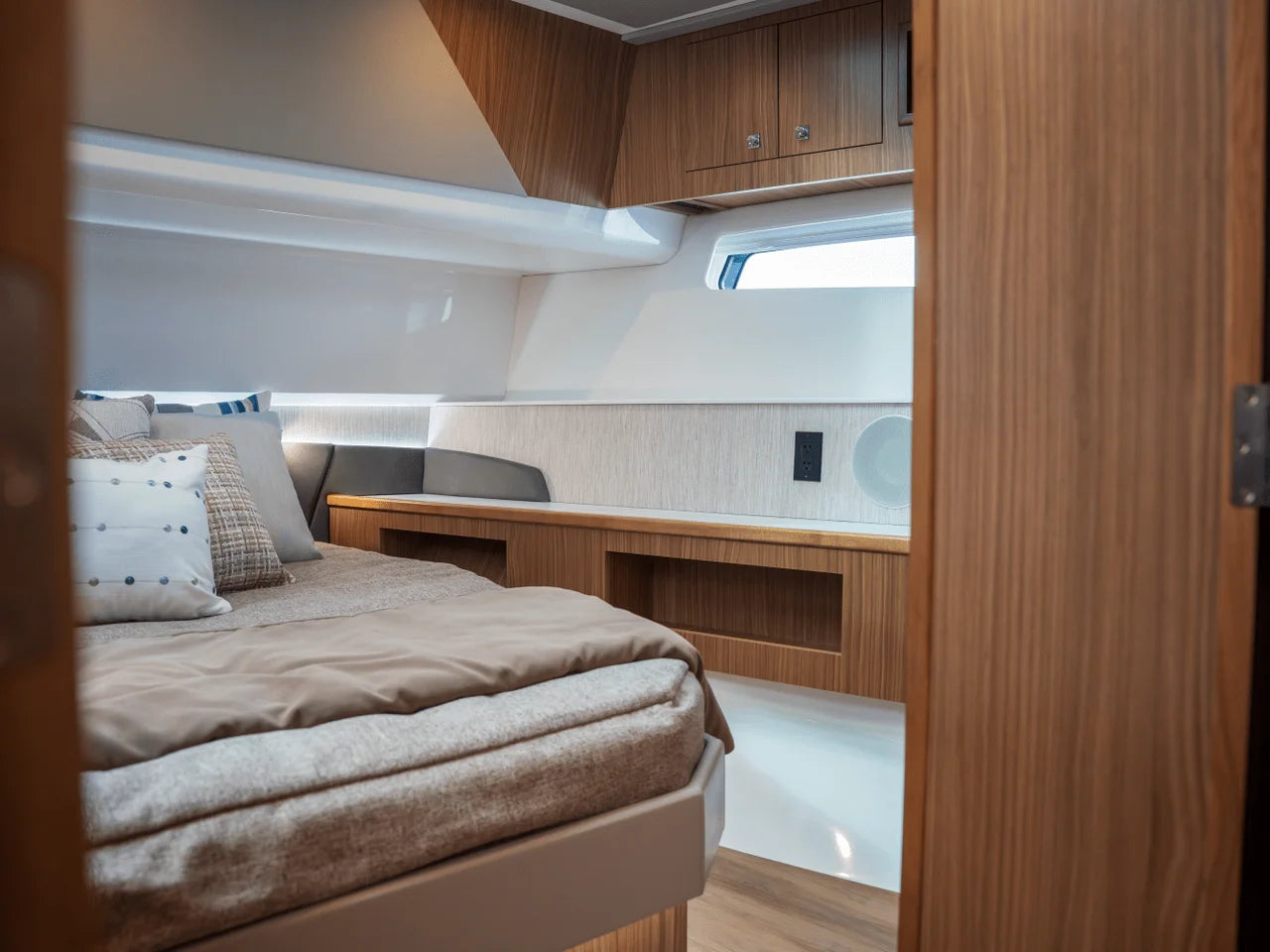 2026 Cruisers Yachts 50GLS OB 50.0 feet, Clearwater, Florida #37
