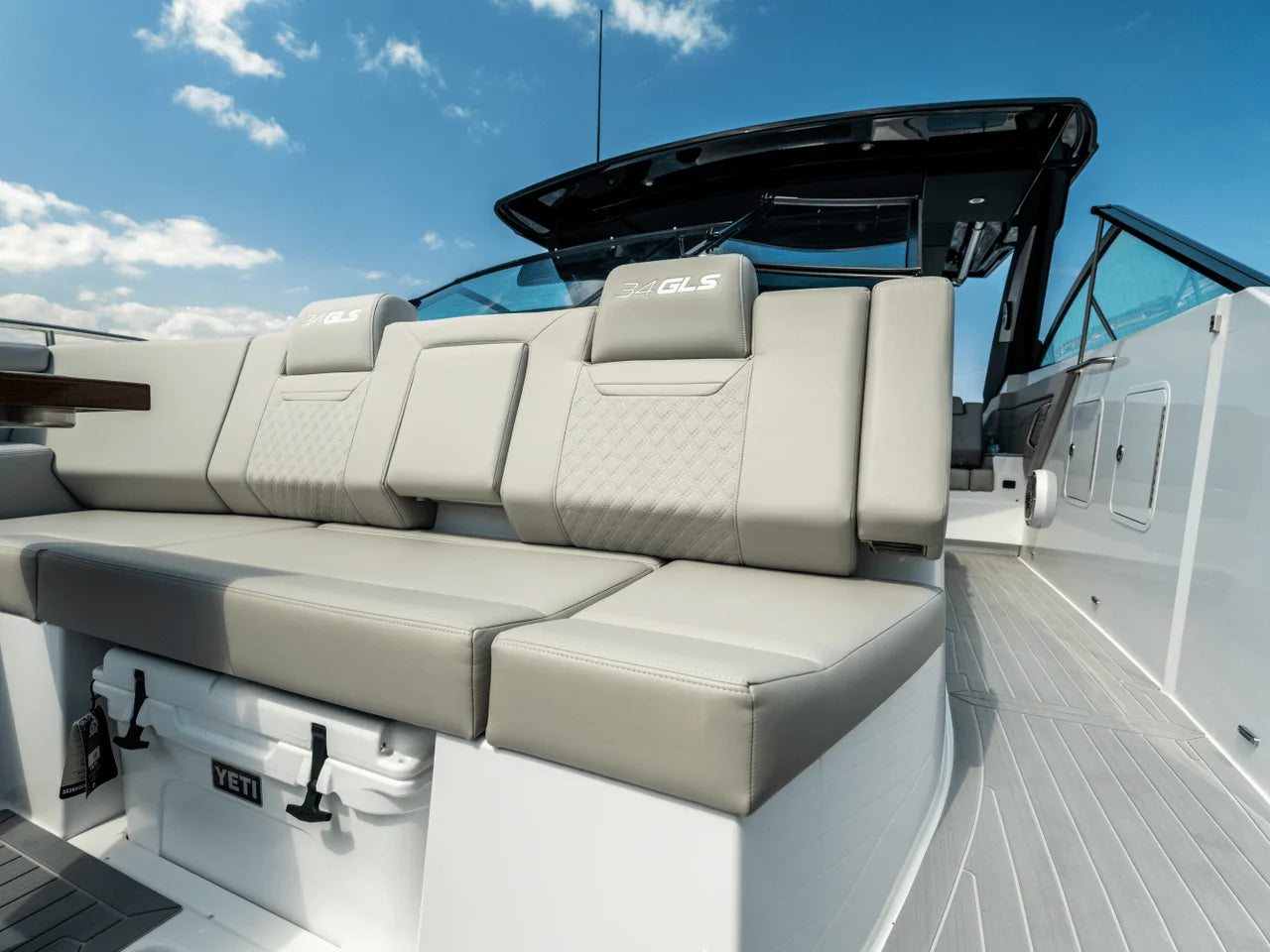 2027 Cruisers Yachts 34 GLS Outboard 34.0 feet, Clearwater, Florida #107
