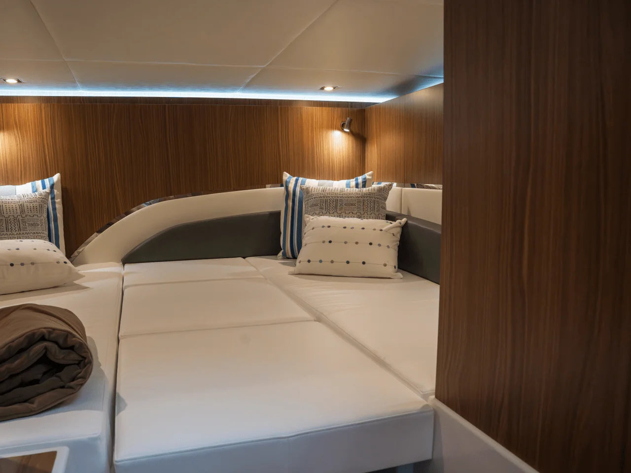 2026 Cruisers Yachts 50GLS OB 50.0 feet, Clearwater, Florida #44